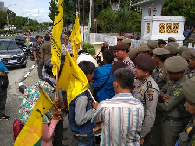 Tuntut Kadisdik Riau Mundur, Demo 10 Mahasiswa Dibubarkan