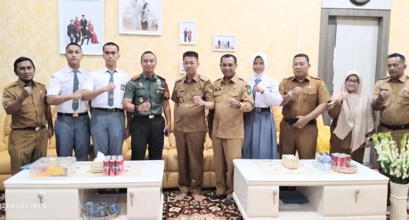 Bupati Afrizal Sintong Lepas Keberangkatan 3 Paskibra Riau Asal Rohil