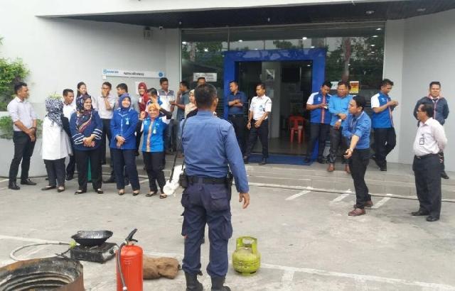 Kebakaran BRI Selatpanjang, Karyawan Ikut Berjibaku Padamkan Api