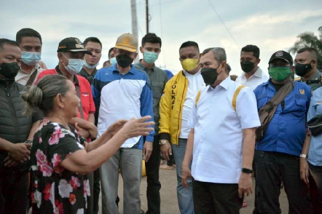 Pemprov Riau Serahkan Bantuan untuk Korban Banjir di Dumai