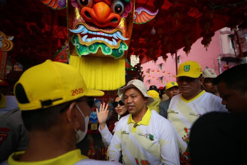 Gubernur Riau Meriahkan Festival Bakar Tongkang 2025