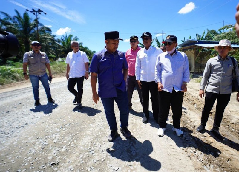 Warga Riau Apresiasi Kerja Nyata Gubri Wahid Perbaiki Jalan Rusak